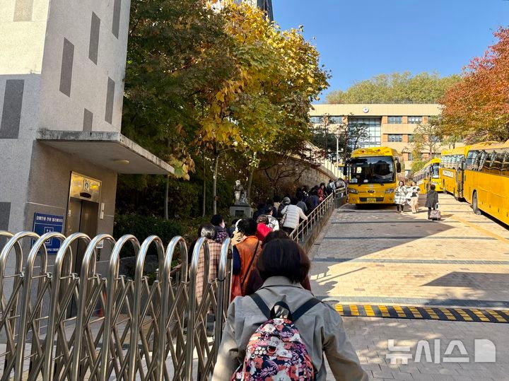 [=ý]   = 12    ȫʹб  μӿڰб ĸ θ ϼ е ɾ ִ. 2025.11.12. nowone@newsis.com