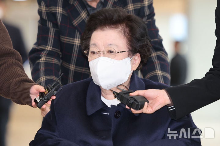 <b>이배용</b>, 금거북이 <b>인사청탁 의혹</b> 질문에 고개 저어 [뉴시스Pic]