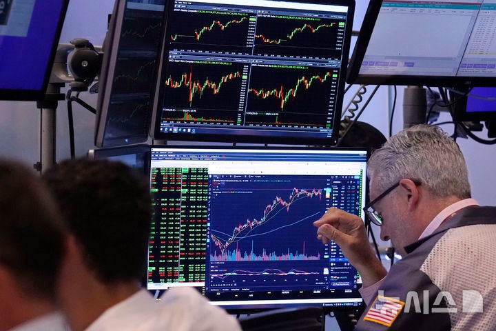 [뉴욕=AP/뉴시스] 지난해 8월 6일(현지 시간) 미국 뉴욕증권거래소 모습. 2024.08.07.