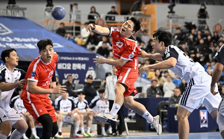 핸드볼 <b>SK</b>, H리그 <b>개막전</b>서 <b>두산</b> 격파…하남시청은 상무 제압