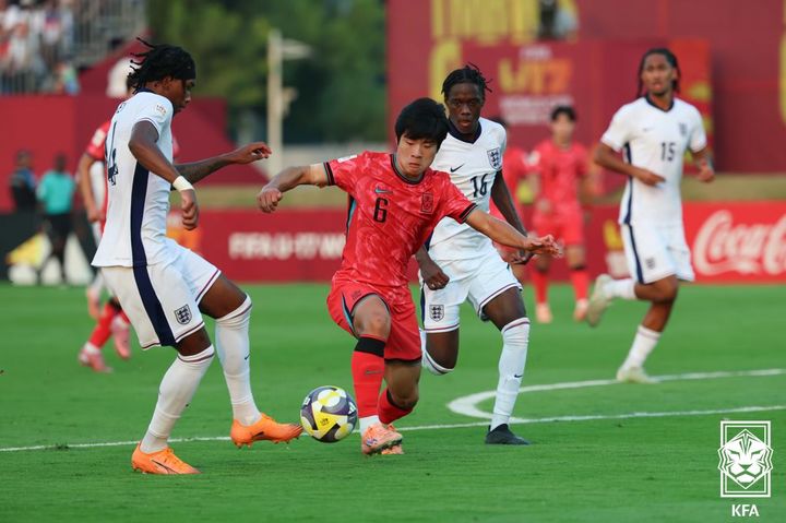 한국, '축구종가' 잉글랜드에 0-2 패배…<b>U-17 월드컵</b> 32강 <b>탈락</b>