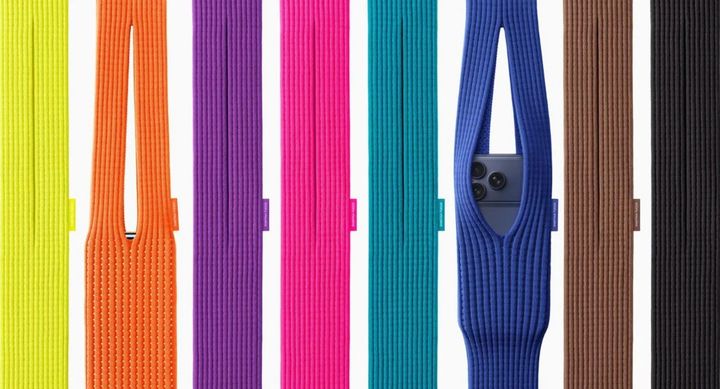 [뉴시스] 애플과 이세이 미야케가 협업한 액세서리 '아이폰 포켓(iPhone Pocket)' (사진=영국 BBC 갈무리) *재판매 및 DB금지 *재판매 및 DB 금지