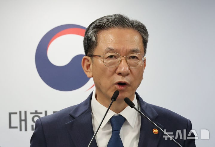 정성호 법무장관 "<b>한동훈 론스타</b> 항소 잘한 일…소신 있는 결정"