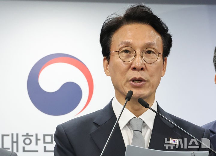 김 총리, <b>론스타</b> 승소에 "<b>한동훈</b> 만나면 <b>취소</b>신청 잘했다고 말할 것"