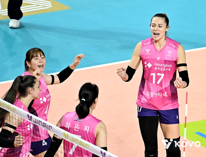 흥국생명, GS칼텍스에 3-1 역전승…<b>요시하라</b> 체제 시즌 첫 <b>연승</b>