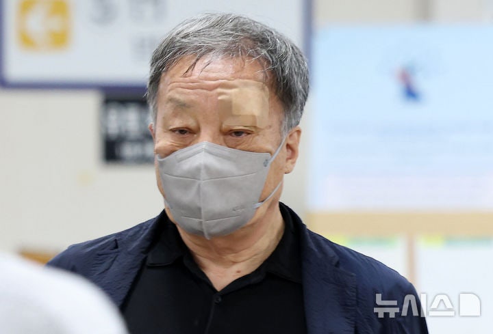 '<b>세무조사 무마</b> 청탁 금품수수' <b>윤우진</b> 前<b>세무</b>서장 징역형 확정