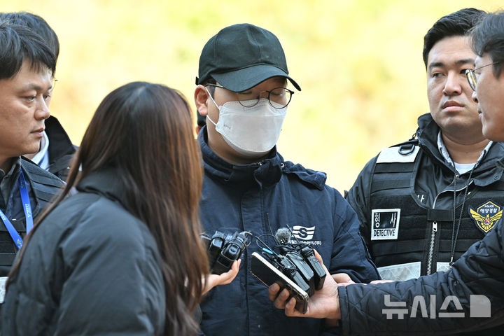 "임산부 승객께 더 죄송"…신안 <b>좌초</b> <b>여객선</b> <b>항해사</b>, 중<b>과실</b> 혐의 인정