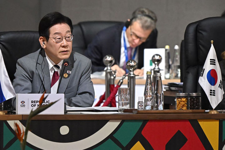 [요하네스버그=뉴시스] 최동준 기자 = 이재명 대통령이 22일(현지 시간) 남아프리카공화국 요하네스버그 엑스포 센터에서 열린 G20 정상회의에서 발언하고 있다. (사진=G20 조직