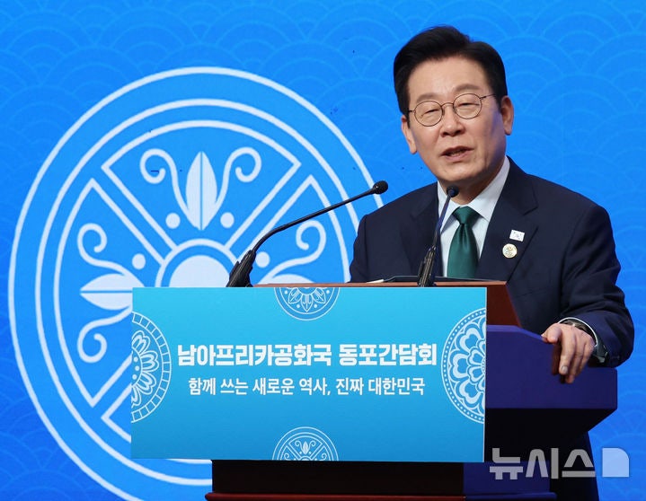 李, 남아공 동포 만나 "<b>재외국민 투표</b>하러 1박2일 가는 일 없게 할 것"(...