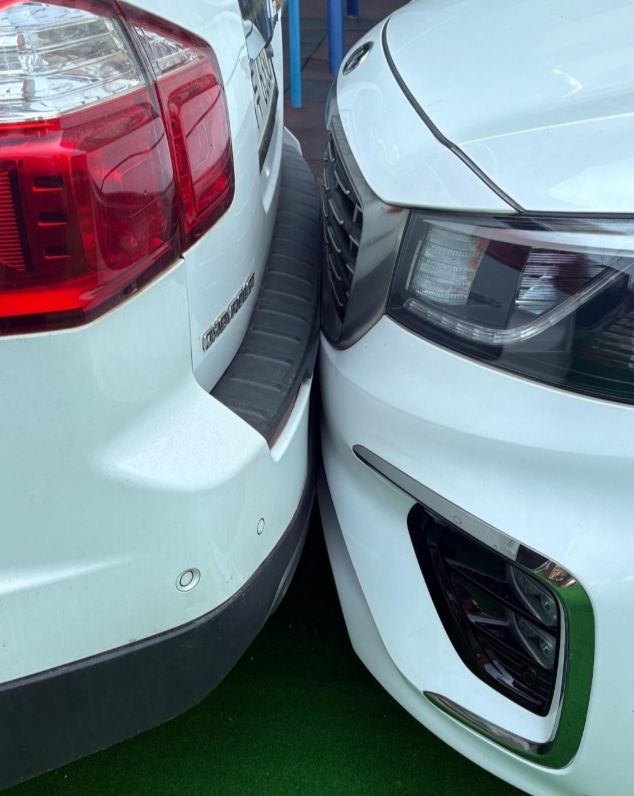 [뉴시스] 아파트 단지 내에서 미성년 자녀에게 차량 조작을 맡겨 사고를 낸 한 누리꾼의 사연이 알려지면서 논란이 일고 있다. (사진 = 보배드림 캡처) 2025.11.24. *재판매 및 DB 금지