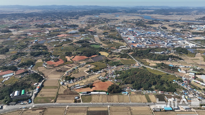 [나주=뉴시스]  1조2000억운 규모의 인공태양(핵융합) 연구시설 1순위 후보지로 선정된 나주 왕곡면 에너지국가산업단지 조성 부지 일대. (사진=뉴시스DB)