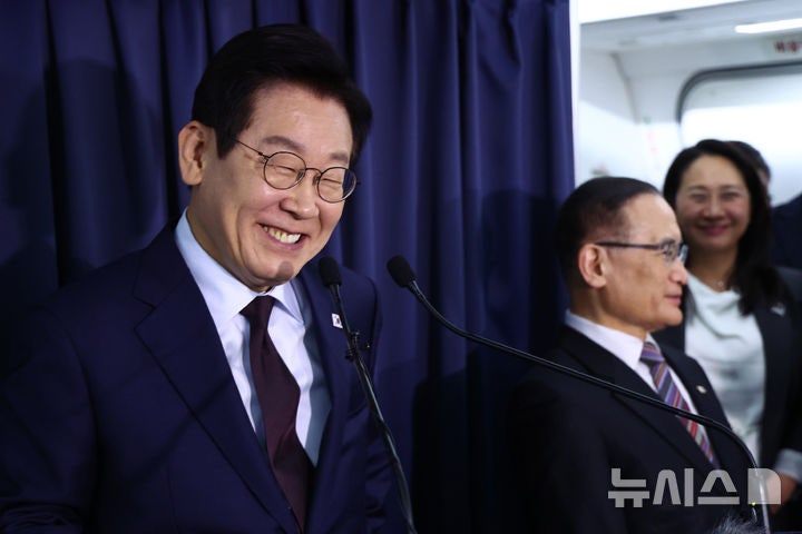 이 대통령 "평화체제 구축되면 <b>한미</b>연합<b>훈련</b> 안 하는 게 바람직…지금은...