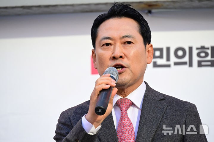 <b>장동혁</b>, 박정희 생가 찾아 "한강의 기적 이룬 힘으로 국민의 기적 이룰...