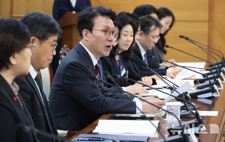 김 총리 “<b>미세먼지 계절관리제</b> 실행력 높여야…영세사업장에 기술·설...