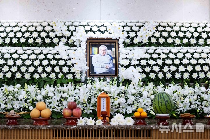 정부, 별세한 배우 <b>이순재</b>에 <b>금관문화훈장</b> 추서