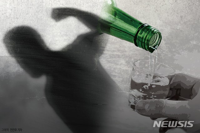 술 취해 <b>경찰관</b> 뺨 때리고 팔 물어…대구<b>교육청</b> 간부 입건