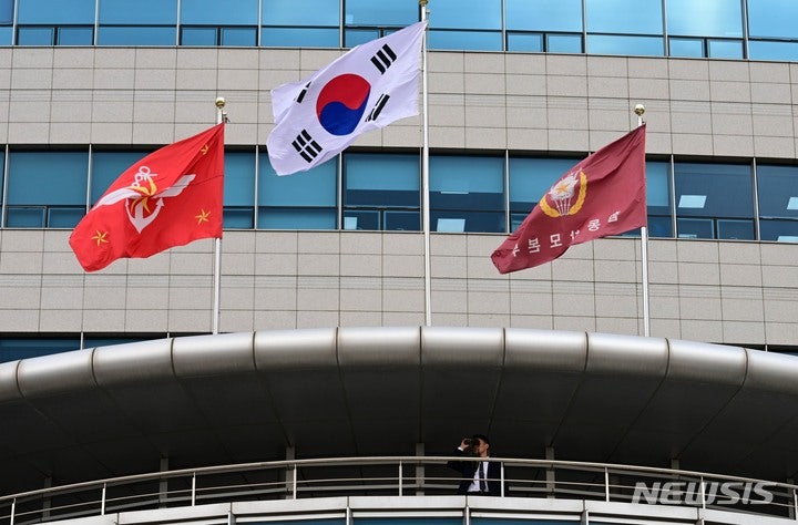 '<b>계엄버스</b> 탑승' 육군 <b>법무실장</b>, 준장→대령 <b>강등</b>…총리 지시에 중징계