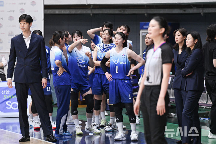 WKBL, '0.7초 <b>버저비터</b>' <b>오심</b> 인정…"신한은행에 공식 사과"