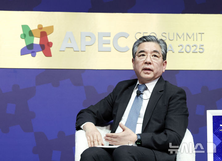 [경주=뉴시스] 추상철 기자 = 장재훈 현대차 부회장이 30일 경북 경주예술의전당에서 열린 아시아태평양경제협력체(APEC) 정상회의 최고경영자(CEO) 서밋에서 ‘수소, 모빌리티를 넘어 모두를 위한 차세대 에너지로'