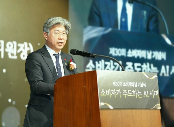 공정위, '소비자의 <b>날</b>' 소비자 권익 증진 이덕승 전 이사장 동백장 수여