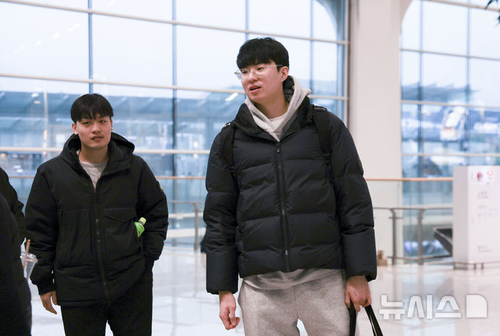 <b>출국</b>하는 농구 <b>이현중</b>