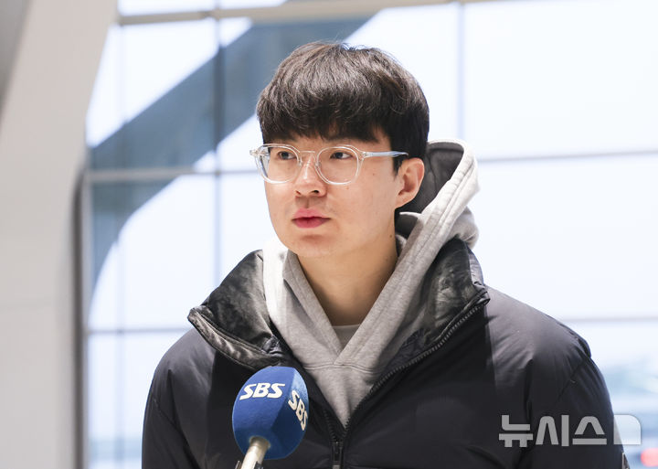 <b>출국</b>하는 농구 <b>이현중</b>