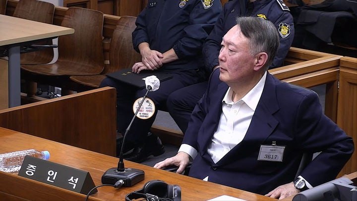 특검, 尹 '위증 혐의' 추가 <b>기소</b>…박종준·김성훈 '체포방해' <b>기소</b>(종합...