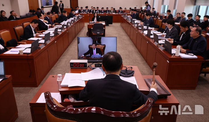 '<b>주 52시간</b> 예외' 빠진 <b>반도체특별법</b>…국회 산자위 통과