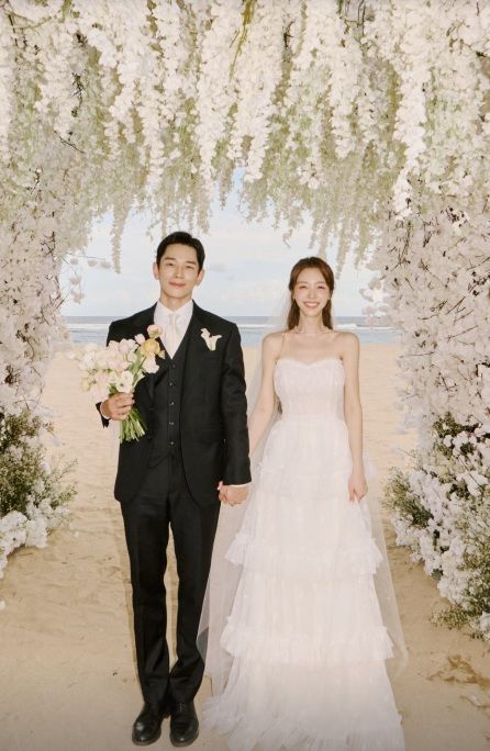 <b>발리</b>에서 영화처럼…<b>온주완</b>·<b>방민아</b> 극비 <b>결혼식</b> 사진 공개