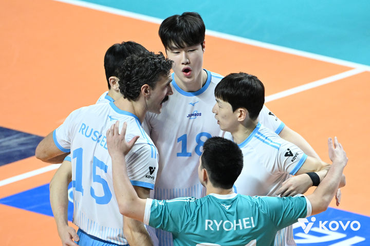 남자배구 <b>대한항공</b>, 우리카드 3-1로 꺾고 <b>9연승</b>…선두 독주 체제