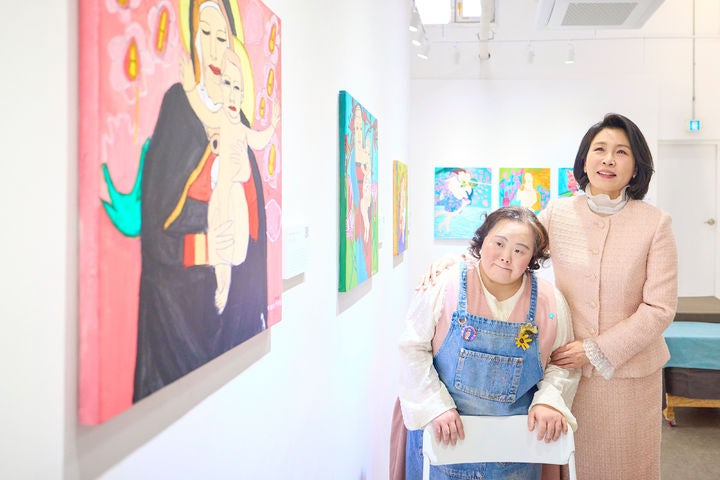 <b>김혜경 여사</b>, <b>발달장애인</b> 그림 전시 관람…"역량 펼칠 수 있게 <b>지원</b>할 ...