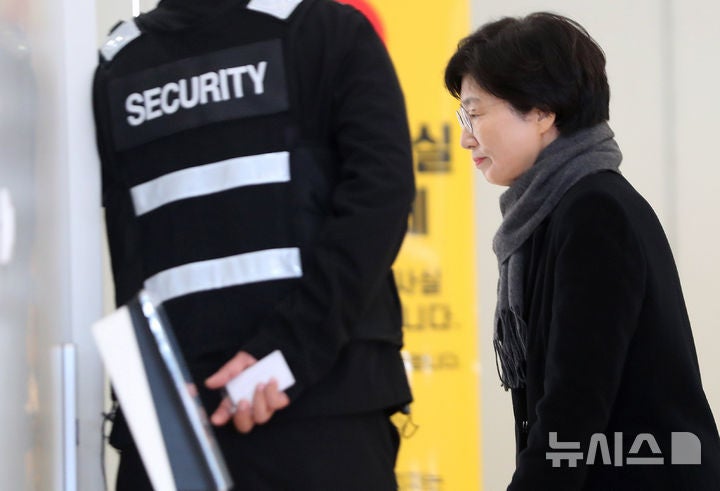 김건희 <b>특검 출석</b>한 <b>김기현</b> 의원 <b>부인</b>