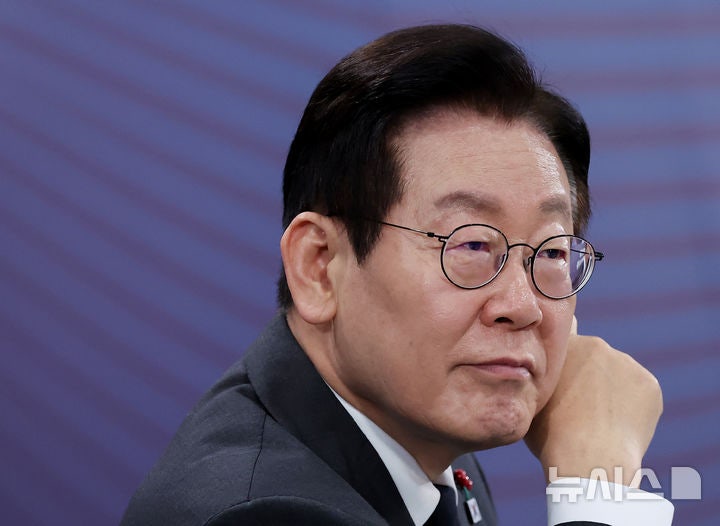 이 대통령, <b>국방</b>과학<b>연구</b>소 방문…"방산 강화 정세 속 역할 중요"