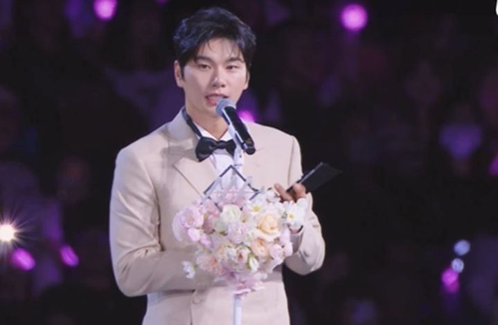 <b>이이경</b>, '<b>사생활 루머</b>' 심경 토로…유재석은 패싱