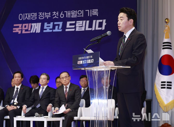 강훈식 "<b>성탄절</b>께 <b>청와대</b> 이사 완료…李 '세종서 퇴임할 수도' 언급"