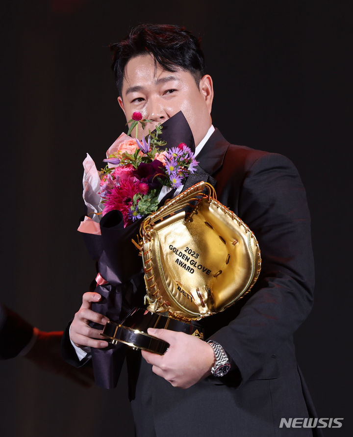 양의지, 이승엽 보유한 역대 최다 <b>골든글러브 수상</b> 타이 도전