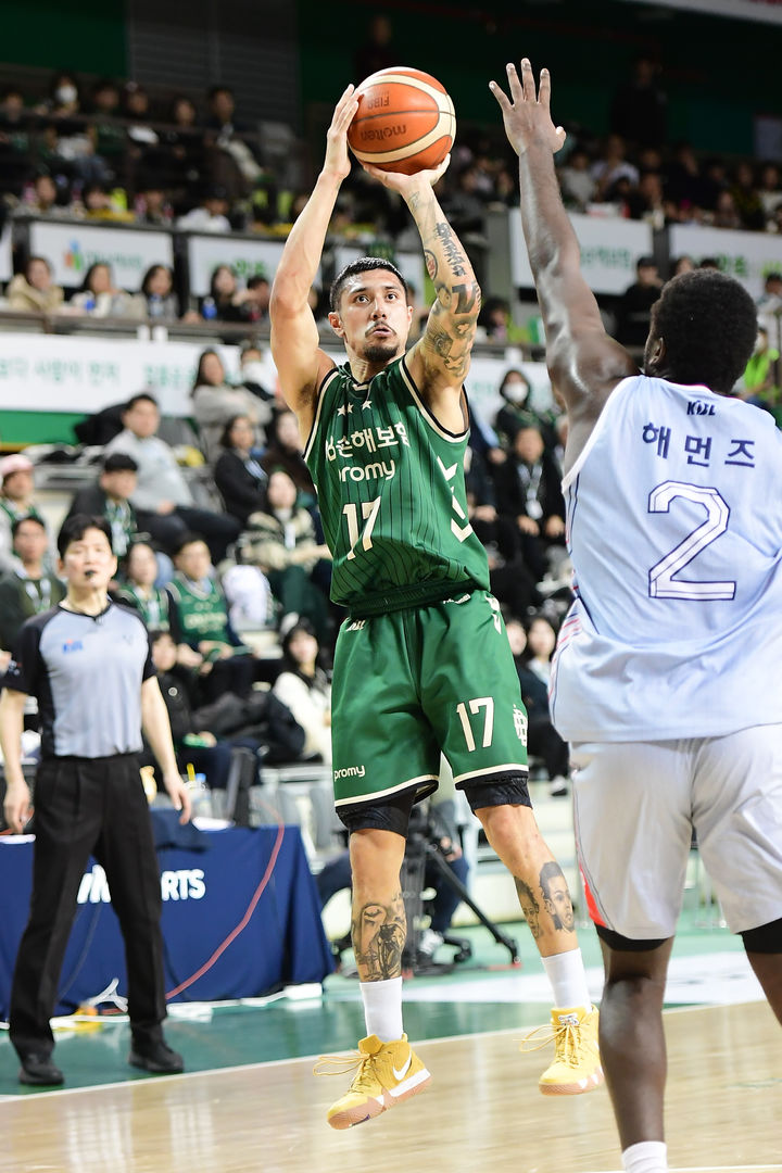 <b>프로농구</b> DB, <b>현대모비스</b> 82-77 격파…공동 3위 도약