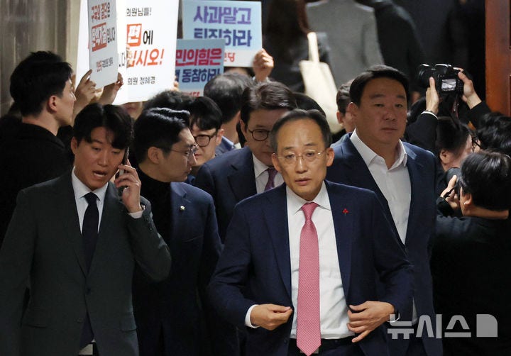 尹, <b>계엄</b> 직후 <b>추경호</b>에 "오래 안 가니 걱정 말라" <b>통화</b>