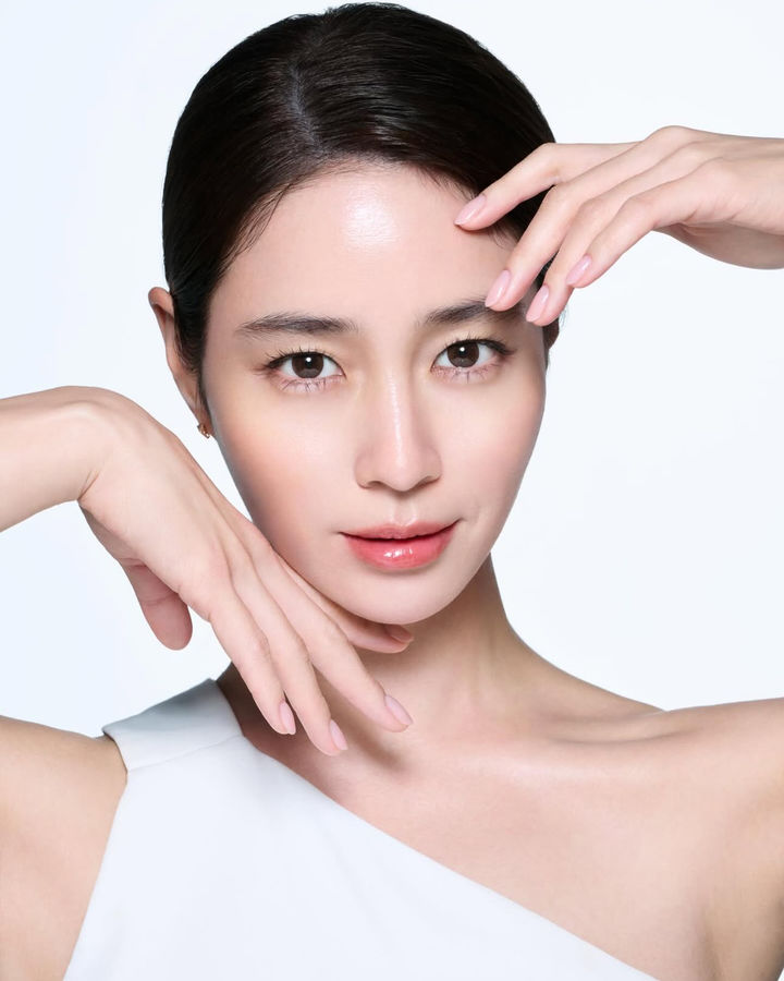 <b>이민정</b> 여전한 미모…뚜렷 이목구비에 깜짝