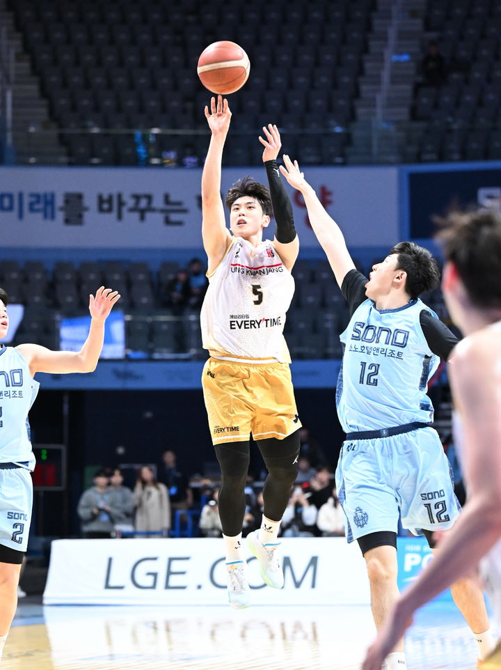 <b>정관장</b>, <b>소노</b> 꺾고 3연승 질주…'416승' 유도훈 감독, 통산 다승 3위