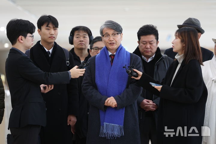 <b>특검</b>, '김건희에 <b>디올백</b> 선물' <b>최재영 목사</b> 참고인 조사