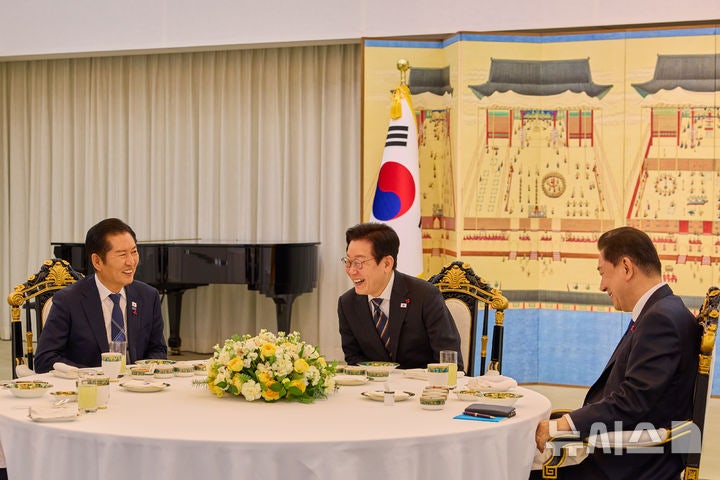 이 대통령, 정청래·김병기와 만찬 회동…"<b>개혁입법</b>, 국민 눈높이 맞게...