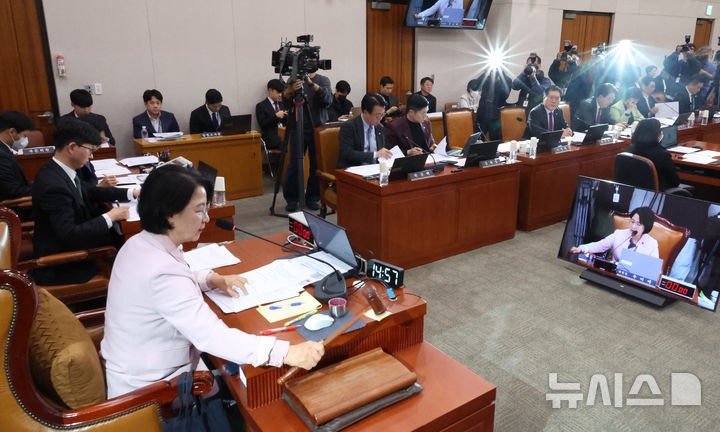 '주52시간 예외' 빠진 <b>반도체</b>특별법 국회 법사위 통과