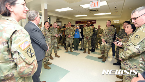 【평택=뉴시스】이정선 기자 = 30일 오후 경기 평택 주한 미 육군 캠프 험프리스에서 열린 '제65의무여단사령부,<a href=