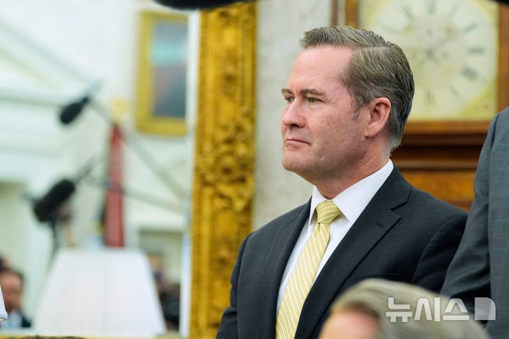 [워싱턴=AP/뉴시스]마이크 왈츠 주유엔 미국대사는 10일(현지 시간) 도널드 트럼프 미국 대통령의 가자지구 평화 구상에 따른 2단계 이행안이 곧 발표될 것이라고 밝혔다.사진은 왈츠대사가 지난 4월 17일 백악관 