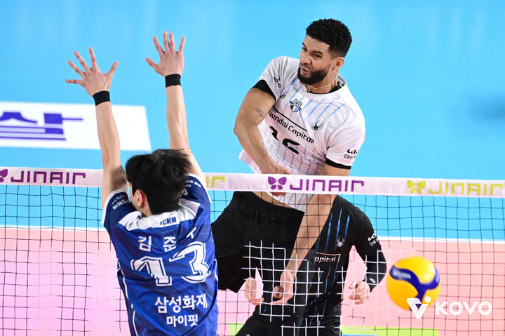 <b>현대캐피탈</b>, 3연승과 함께 선두 추격…<b>삼성화재</b>는 8<b>연패</b> '수렁'