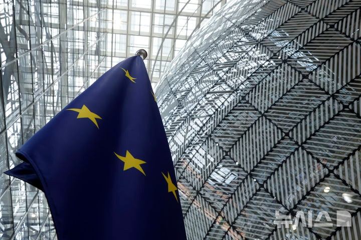 [브뤼셀=AP/뉴시스] ﻿﻿유럽연합(EU)이 러시아 중앙은행이 보유한 약 2100억 유로(약 360조 원) 규모의 자산을 무기한 동결하기로 결정했다.사진은 벨기에 브뤼셀의 유럽이사회 청