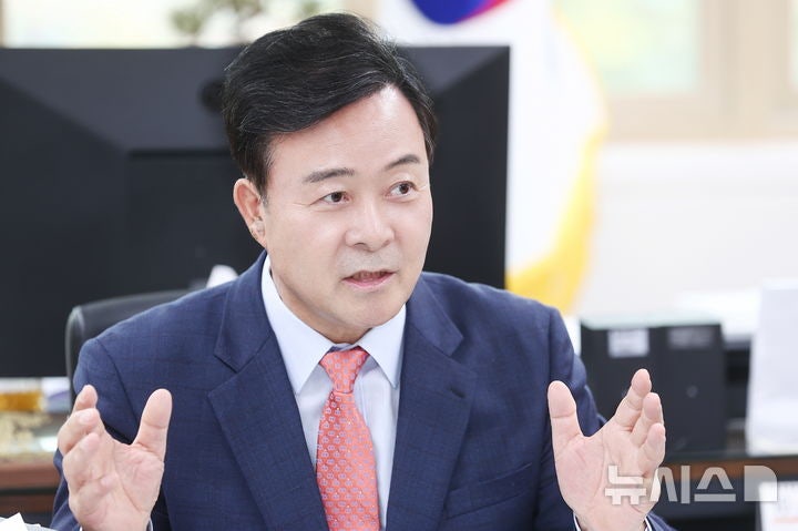 <b>김성제 의왕시장</b>, <b>심정지</b>로 쓰러져 병원 이송…맥박 <b>회복</b>(종합)