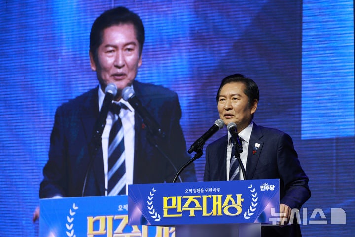 정청래 "李정부 성공 강력 뒷받침…<b>당원</b>주권정당으로 나아갈 것"