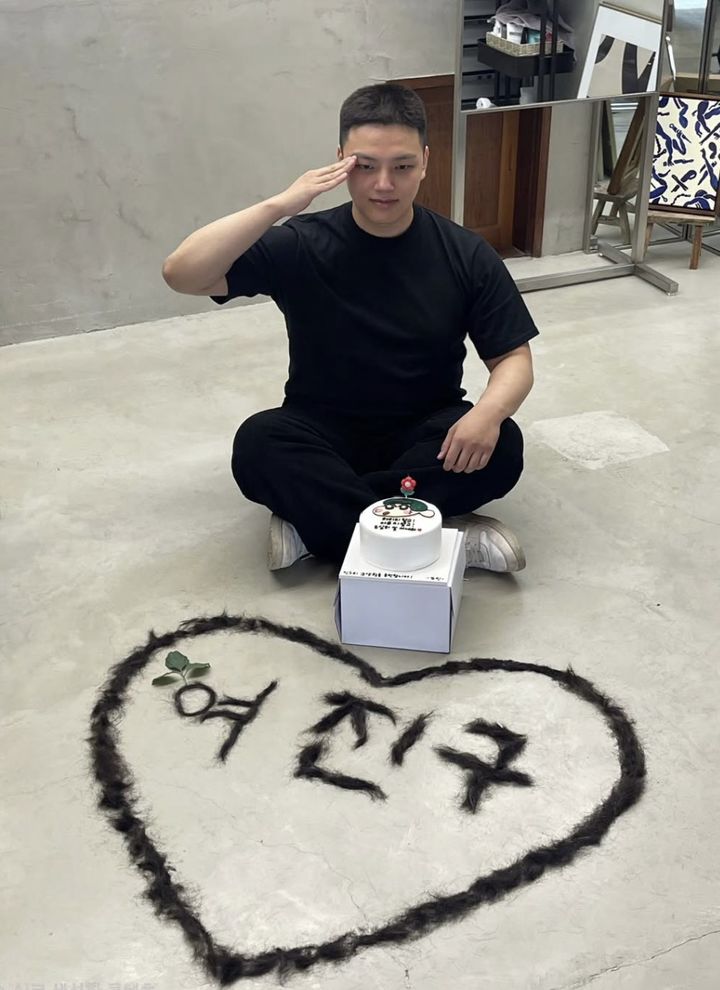 '짧은 머리에 경례' <b>여진구</b>, <b>카투사 입대</b> 전 마지막 메시지는